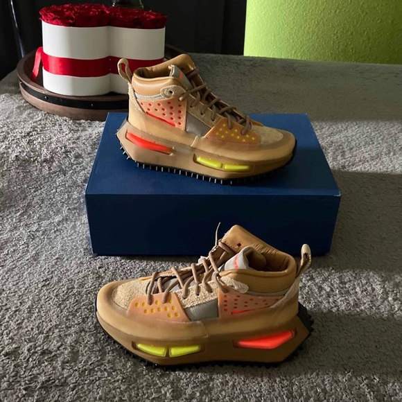Am selling this adidas x hu NMD_s1